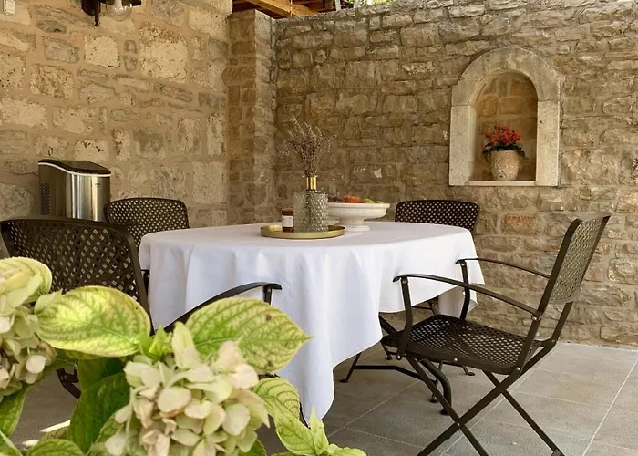 Heritage House Dvor 빌라