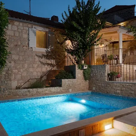 Heritage House Dvor Villa