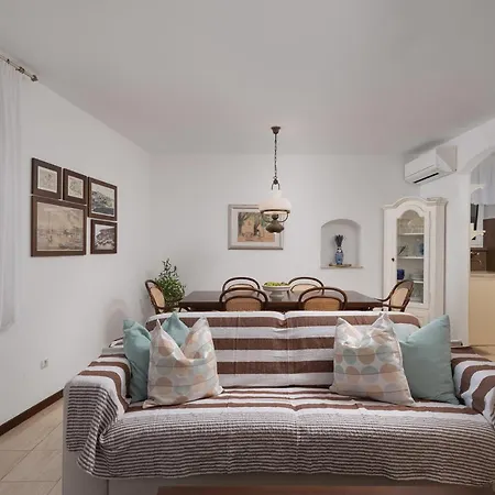 Heritage House Dvor * 수티반